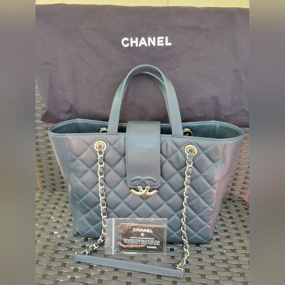 CHANEL Caviar Skin 2 way tote - Picture 16 of 16